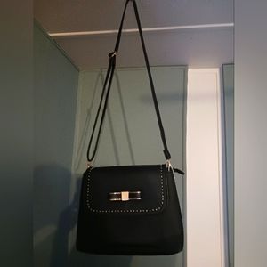 Ivy London Crossbody Purse Black/ Gold